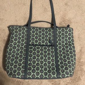 Like New Vera Bradley Tote
